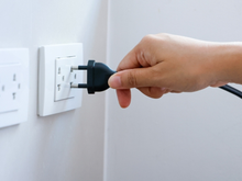 Adeus tomadas embutidas: nova tendência para tomadas elétricas não quebra parede e você instala em minutos