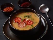 Como fazer caldo verde? Receita do TudoGostoso deixa o caldo cremoso e cheio de sabor