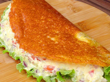 Nem pão, nem tapioca: essa casquinha de queijo crocante recheada é o melhor café da manhã que você vai provar!