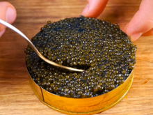Você não pode morrer sem provar o caviar iraniano, a iguaria de maior luxo do planeta que é uma verdadeira explosão de sabor marinho