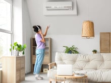 Você deve deixar portas e janelas ligeiramente abertas ao usar o ar condicionado? A resposta é clara: muitas pessoas não entendem isso e desperdiçam energia!