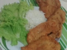 Peito de frango empanado