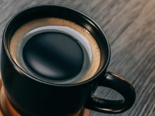 Muita gente gosta de café após o almoço, mas não sabe que ele pode gerar esses efeitos no organismo e que deveria ser evitado nesse momento