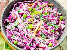 Sua salada de repolho vai ficar muito mais gostosa depois que você aprender esse truque especial de chef!