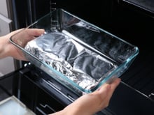 Como substituir o papel-alumínio e entenda se é saudável usá-lo no preparo da comida