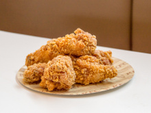 Frango igual do KFC só que saudável é na airfryer: ingrediente no empanado faz a diferença