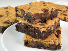 Não sabia se queria brownie ou cookie, então fiz esse brookie delicioso que mistura as duas receitas