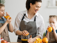 Espremedor de frutas manual ou elétrico? Veja as diferenças e descubra qual a melhor opção para ter suco natural em casa