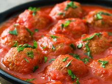 Eu duvido você não conseguir fazer essa receita de almôndegas ao molho que é perfeita para aquecer o dia frio