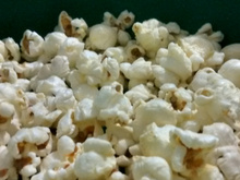 Pipoca com azeite e orégano