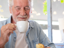 Café ajuda na saúde e envelhecimento de uma forma que a ciência ainda não entendia, aponta novo estudo com descoberta inédita