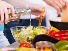 Vinagre além da limpeza: aprenda como usá-lo na comida para deixá-la ainda mais gostosa!