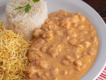 Troque o tradicional e prepare um estrogonofe de camarão do TudoGostoso no almoço de domingo