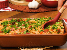 Sempre faço e nunca sobra na panela: arroz carreteiro suculento, soltinho e cheio de sabor é perfeito para reunir a família