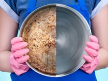 Tentou limpar as panelas mas manchou ainda mais? Essa misturinha caseira pode te ajudar