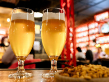 Você não sabe, mas essa é a real diferença entre cerveja e chopp que faz algumas pessoas gostarem de só uma das bebidas