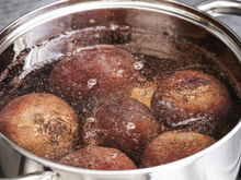 Qual a melhor maneira de cozinhar beterrabas para preservar seus nutrientes?