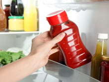 A Heinz finalmente resolve o debate: o ketchup deve ser guardado na geladeira ou na despensa?