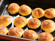 Lanche barato e delicioso: como fazer pão de batata recheado com o que você tem na geladeira