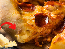 Pizza com bordinha crocante e queijuda: aprenda truque que dá uma turbinada no lanche que já é delicioso