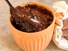 Bateu vontade de doce? O bolo de caneca de chocolate do TudoGostoso que vai salvar a sua tarde