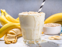 Por que as pessoas estão tomando essa bebida de aveia todas as manhãs?