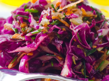 Rende muito e é uma delícia: salada de repolho de restaurante famoso é simples e segredo ta no molho!