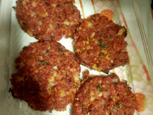 Hambúrguer artesanal de carne-seca com bacon da Fiuza