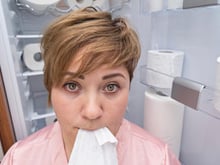 Por que algumas pessoas sentem vontade de comer papel-higiênico?! Spoiler: não é desejo de grávida!