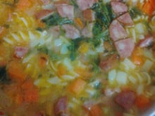 Sopa de legumes com macarrão instantâneo