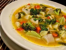 Sopa de legumes e verduras