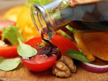 Qual a diferença do vinagre balsâmico para o vinagre comum? Descubra como usar no TudoGostoso!