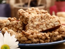 Pé de moleque de leite condensado