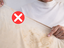 Adeus travesseiros amarelados e com manchas: truque sem máquina de lavar deixa branquinho em 10 minutos