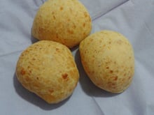 Pão de Queijo com Creme de Leite