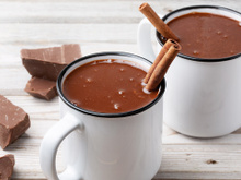Minha avó fazia esse chocolate quente inusitado e era o maior sucesso entre os netos, agora faço pros meus filhos e eles amam!