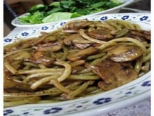 Bucatini ao cacau e cogumelo