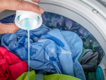 Sabão em pó ou sabão líquido para lavar roupas: qual deles é melhor para sua máquina de lavar?