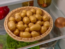 Batatas podem durar semanas sem brotar se forem armazenadas no lugar certo: descubra o segredo no TudoGostoso