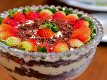 Pavê de morango com creme de chocolate