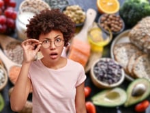 Sou nutricionista e indico 3 alimentos ricos em ômega-3 que ajudam a controlar o colesterol: "Um pedaço desse alimento forneceria a quantidade semanal recomendada"