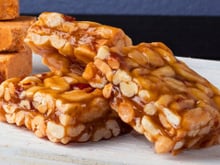 Pé de moleque vegano tradicional sem leite condensado com apenas 3 ingredientes