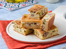 Faça para o lanche da tarde ou jantar: torta de atum leva ingredientes simples que você já deve ter em casa