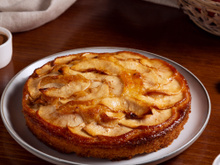 Sem glúten e sem leite: bolo de maçã na frigideira é meu lanche rápido favorito