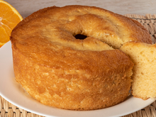 Nada melhor do que o simples bem feito: bolo de laranja delicioso e perfeito para acompanhar o café