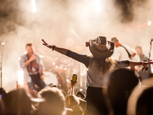 Shows nacionais, rodeio e competições na 48ª Festa do Peão de Boiadeiro de Colorado; confira!