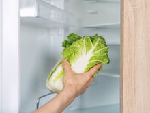 Você sabia que a alface pode durar até 2 meses na geladeira? Truque para conservar do jeito certo é simples