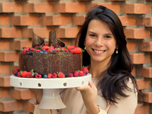 Ovo de páscoa de chocolate ao leite ou amargo recheado com trufa de vinho do porto e framboesa