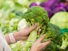 Nunca mais comprei vegetais errado depois que aprendi com a Paola Carosella a escolher e higienizar