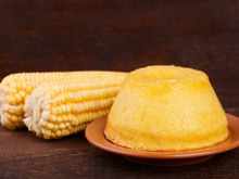 Bolo de milho na caneca é fácil, rápido e cremoso: corra para a cozinha para preparar essa delícia!